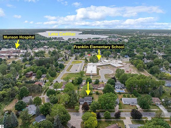 5th image of 424 Crestview Pl