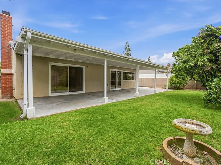 559 Pierpont Dr — Photo 5