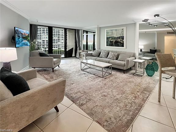 5th image of 320 Seaview CT #608