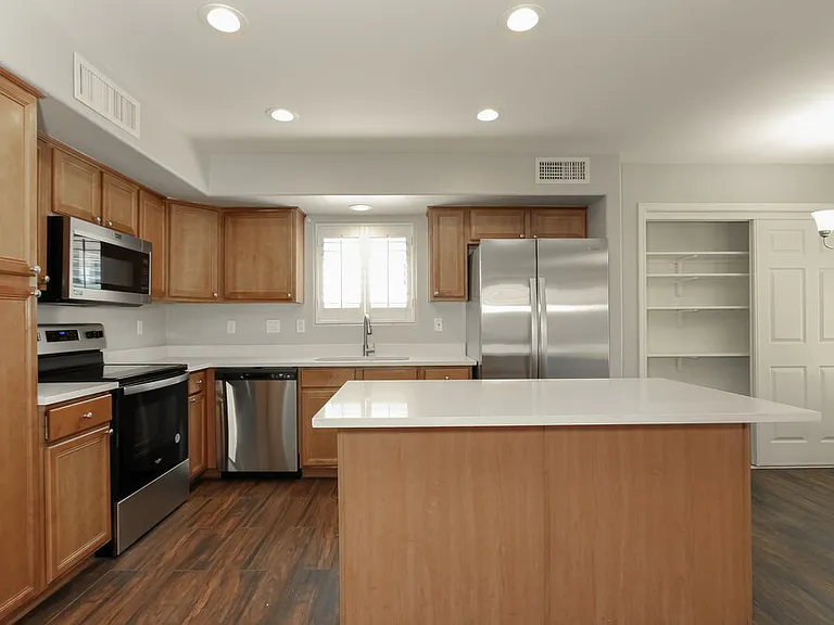5541 W Wood St — Photo 8