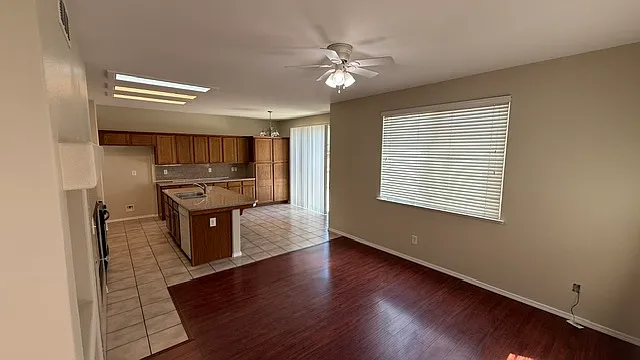 676 W Lisbon Ln — Photo 7