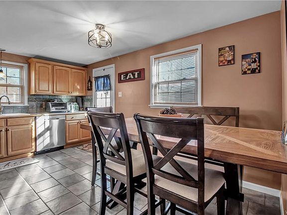 5th image of 33 Welwyn Cir