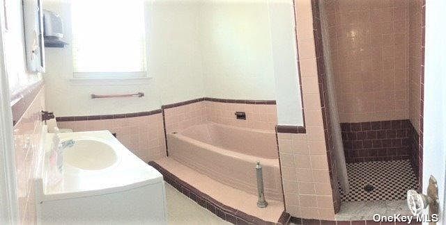 1st image of 26-11 200th St