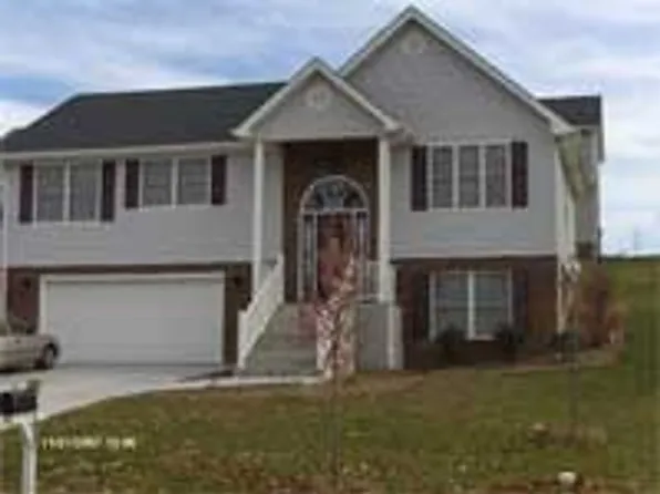 228 Mountain Breeze Dr, Blacksburg, VA 24060
