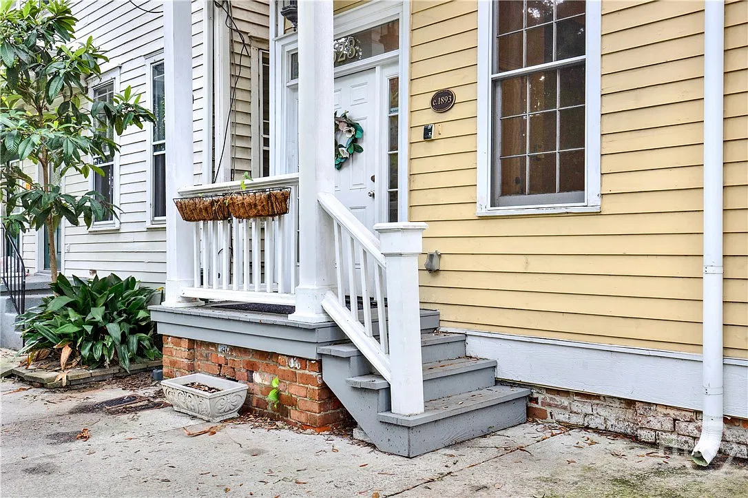 1 bed, 1.5 bath, 940 sqft, $1,800 — Photo 1