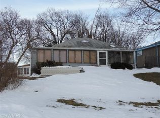 130 Wildwood Beach Rd, Quincy, MI 49082