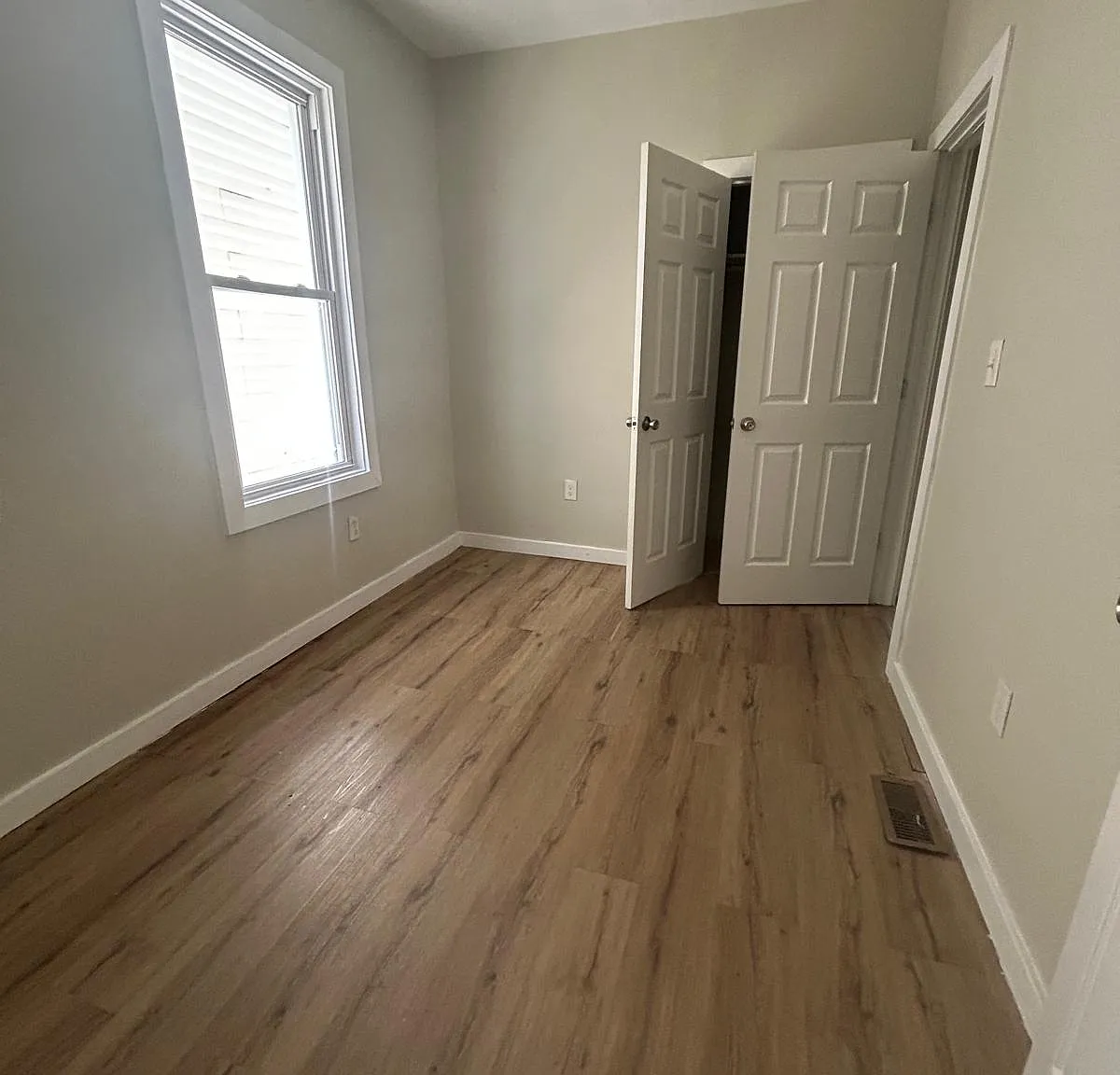3 bed, $2,100 — Photo 2