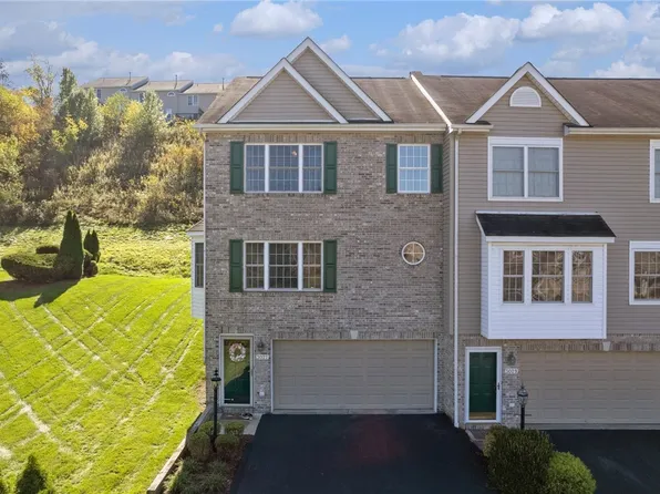 3027 Ironwood Cir, Jeannette, PA 15644