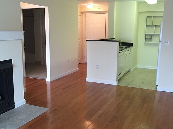 4th image of 31 Greenridge Ave APT 3E