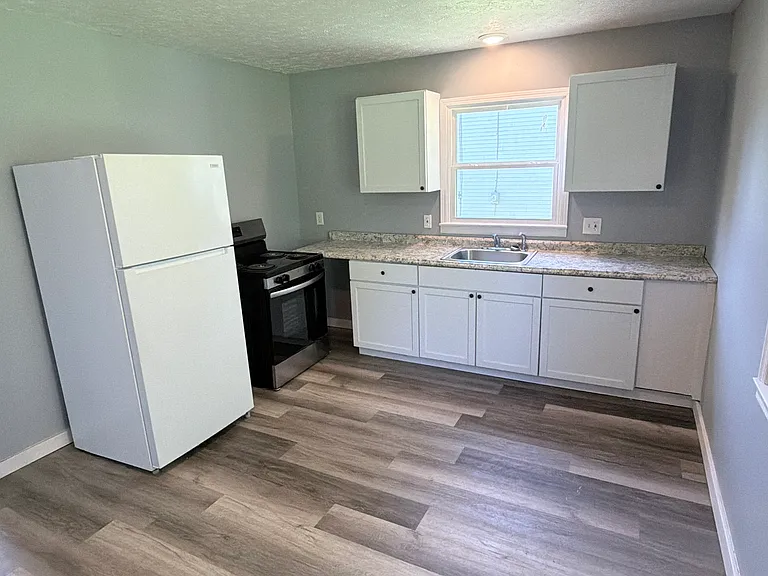 3125 Harmont Ave NE — Photo 4