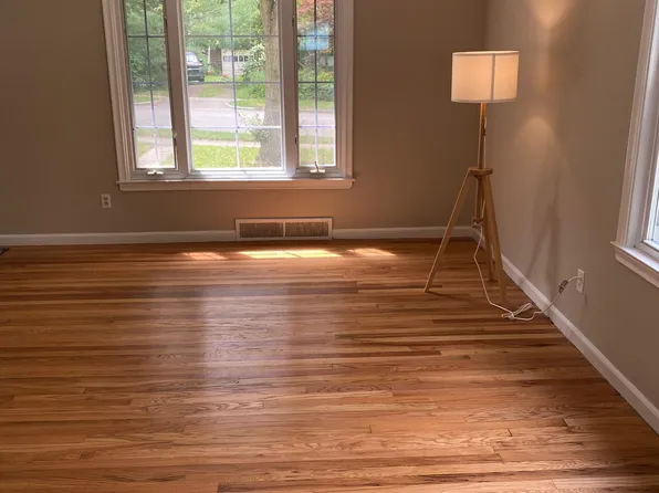 1724 Chandler Rd, Ann Arbor, MI 48105