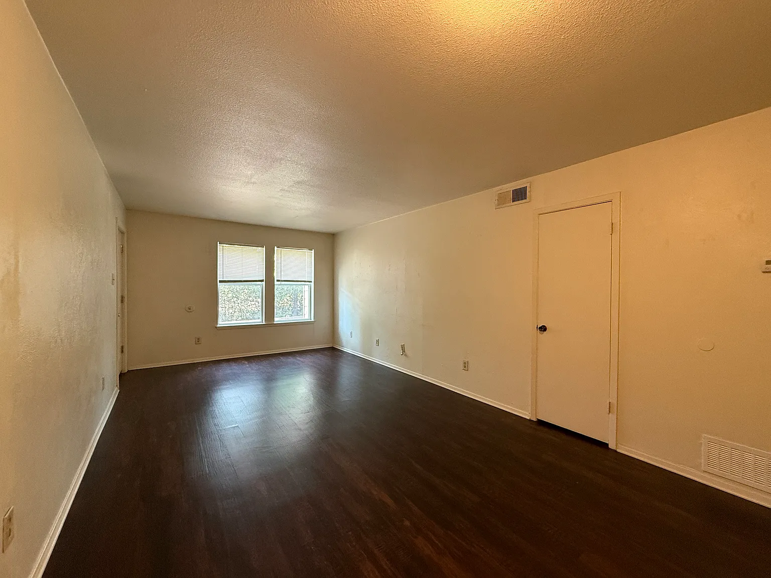 2 bed, 833 sqft, $1,000 — Photo 3