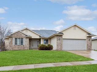 1029 Goldenrod Dr, Iowa City, IA 52246