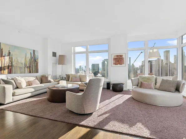 400 East 67th Street image 2 of 29