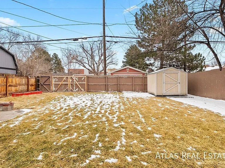2020 N Oneida St — Photo 31