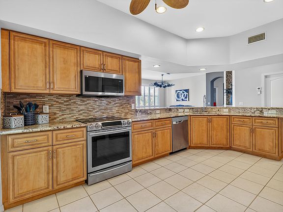 3rd image of 9030 Las Maderas Dr Unit 201