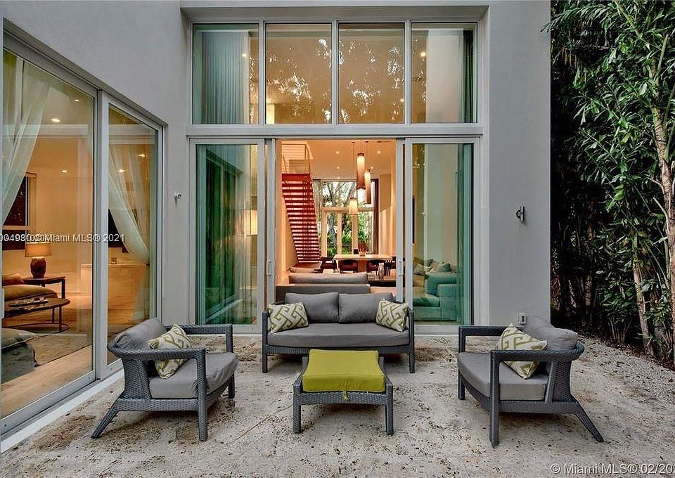 1st image of 335 W 46th St #0