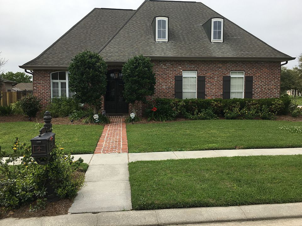 Front of House frm Autumn Dr
