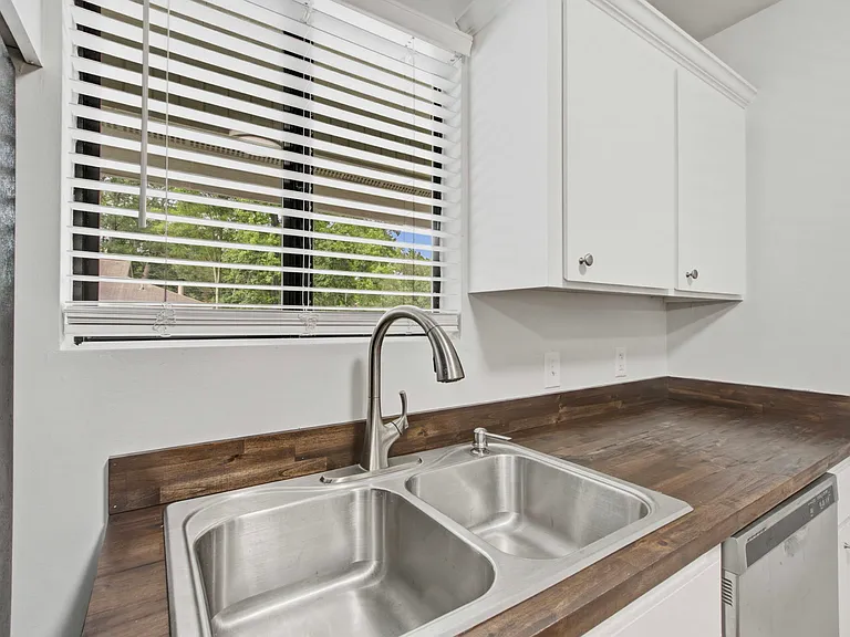 2741 Jobee Dr — Photo 6
