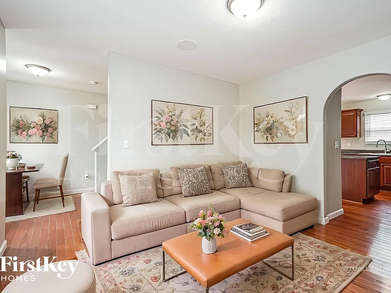 21 Hawthorne Dr — Photo 3
