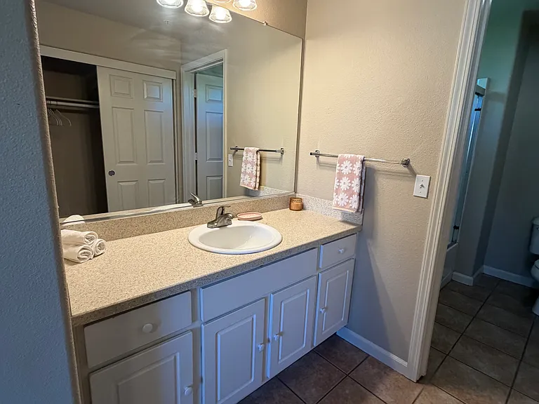 Lincoln Gardens Apartments — Photo 30