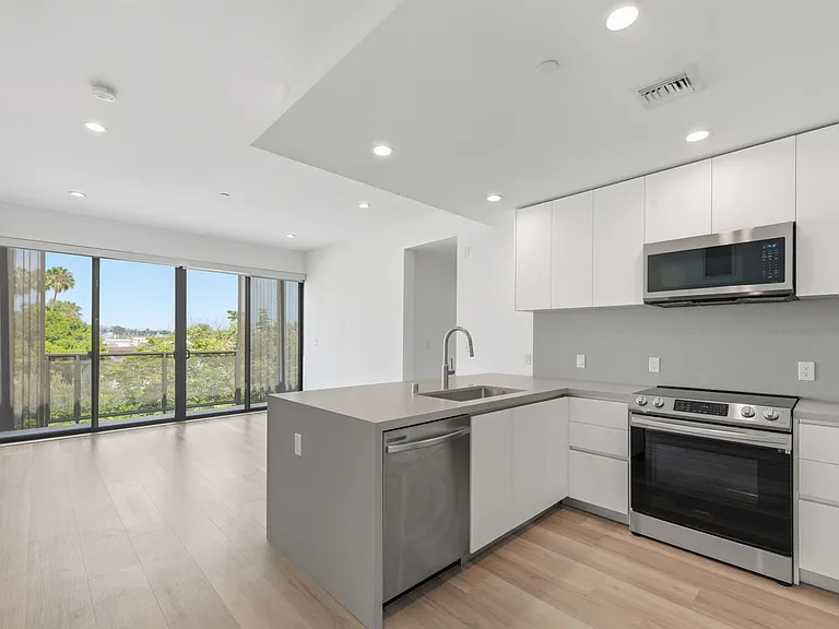 TALA Residences at 829 Larrabee Street — Photo 13
