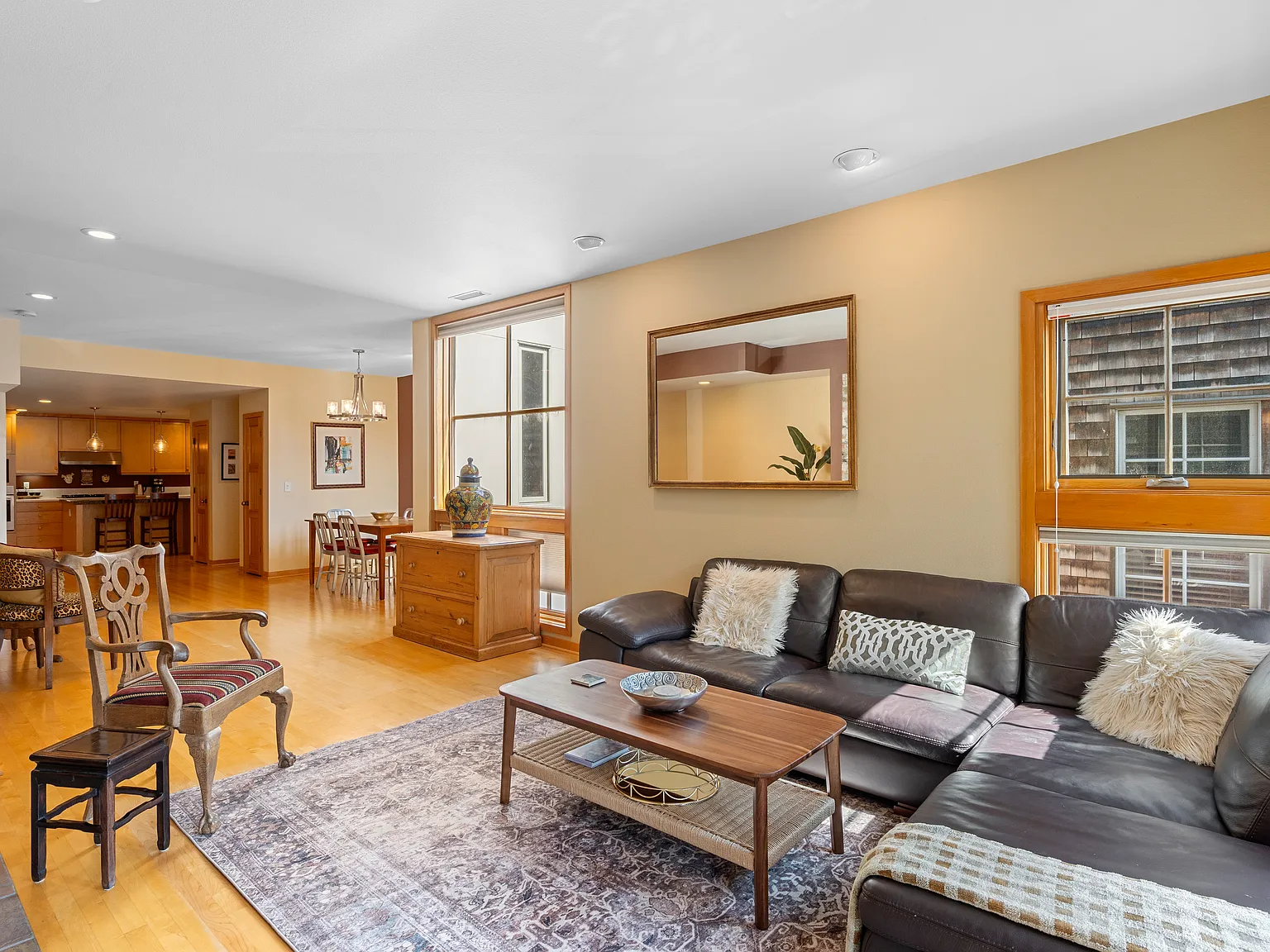 2 bed, 2.5 bath, 2400 sqft, $4,400 — Photo 1