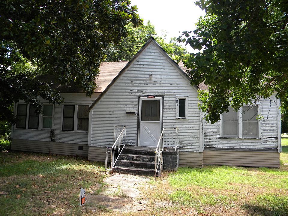 1st image of 205 Lee St