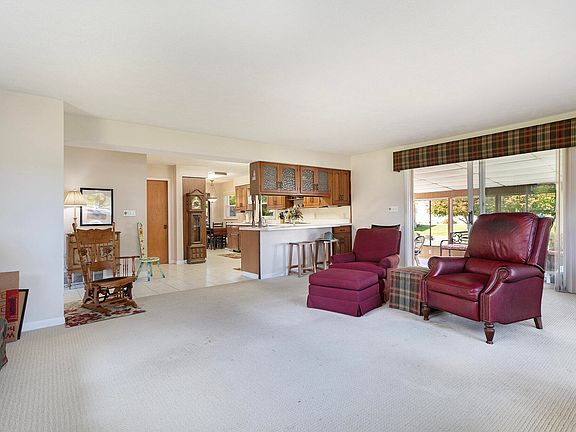 5th image of 326 Pepperidge Ln