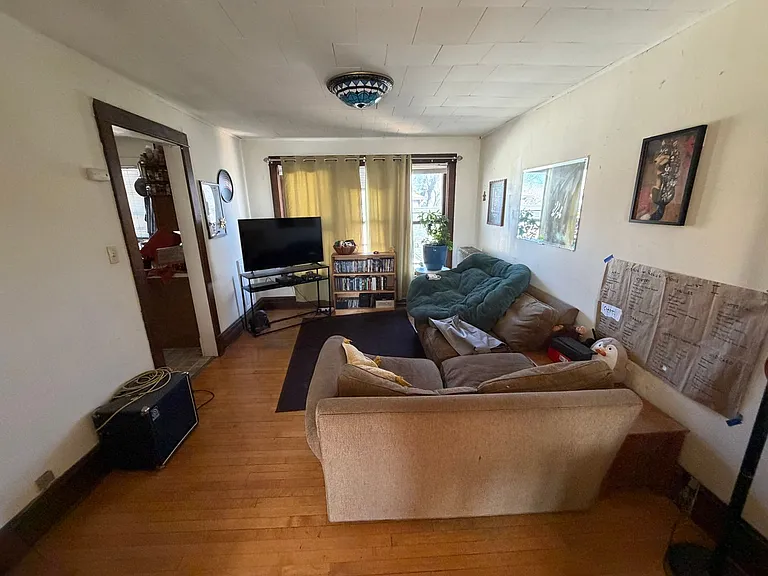 916 E Gorham St — Photo 21