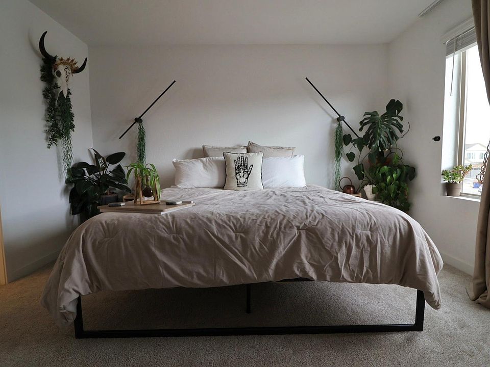Primary Bedroom (furnished) 12 x 14 ft