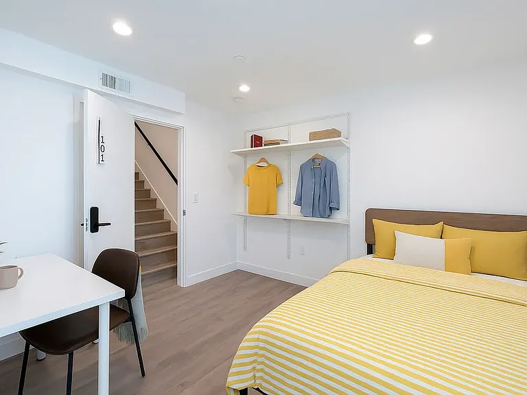 1368 W 35th St #8 — Photo 7