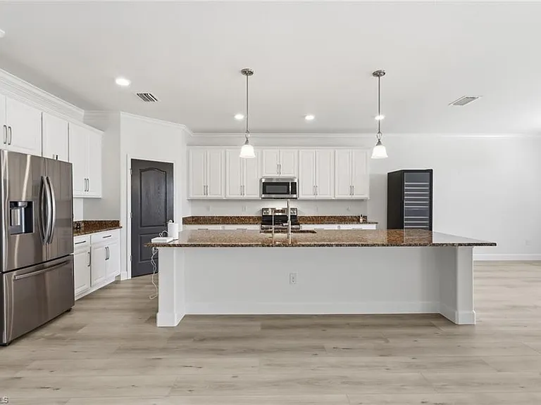 2290 Vermont Ln — Photo 6