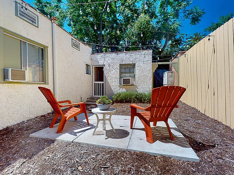 1127 Bell St — Photo 36