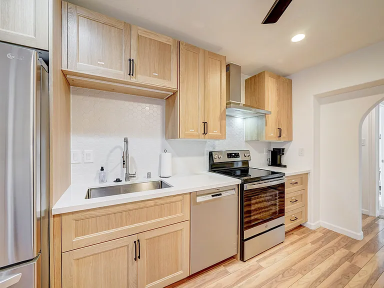 E Edgemont Ave — Photo 8