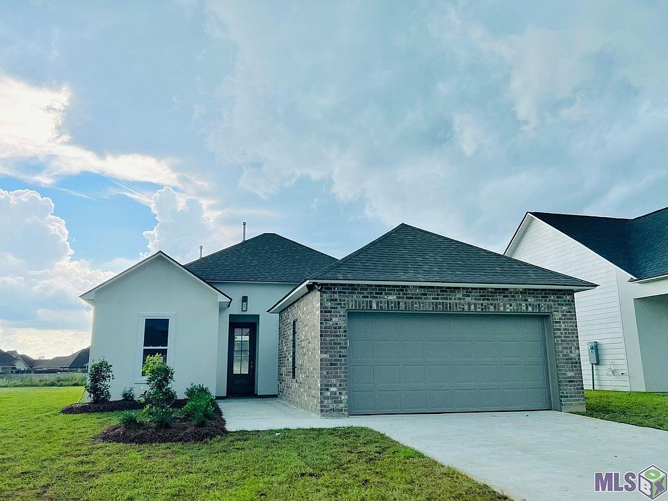 1st image of 22805 Balsam Dr
