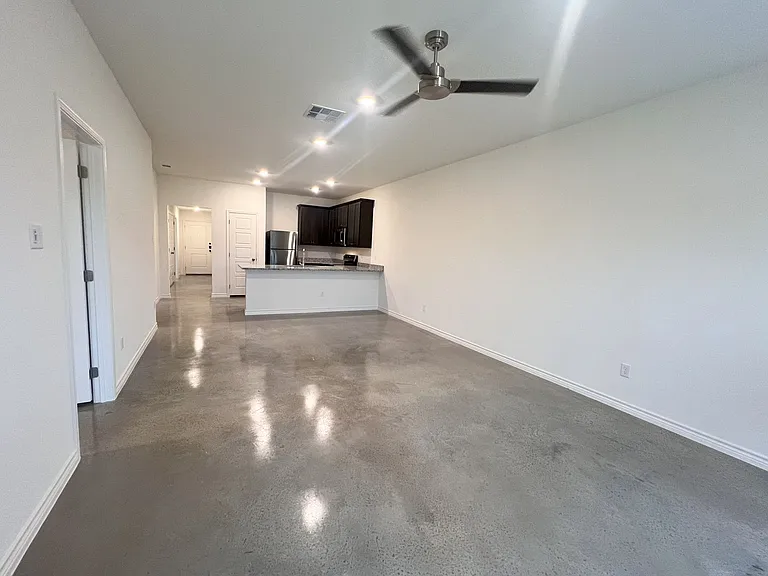 1239 Concord Dr — Photo 3