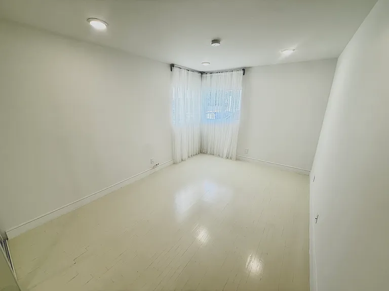 8720 W Olympic Blvd #4 — Photo 7