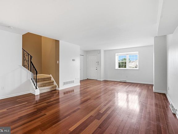 4th image of 235 Lawndale Ave