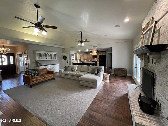 5th image of 2208 N Lazona Dr