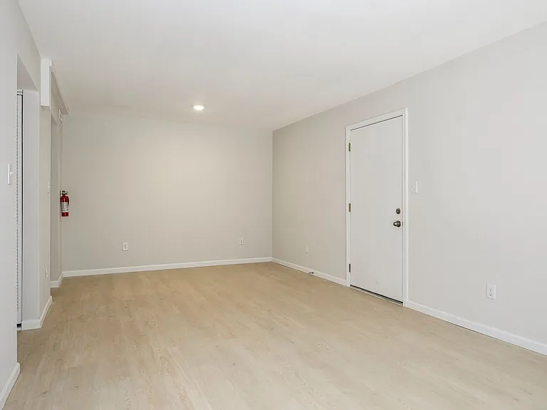 Oak Forest Apartments — Photo 11