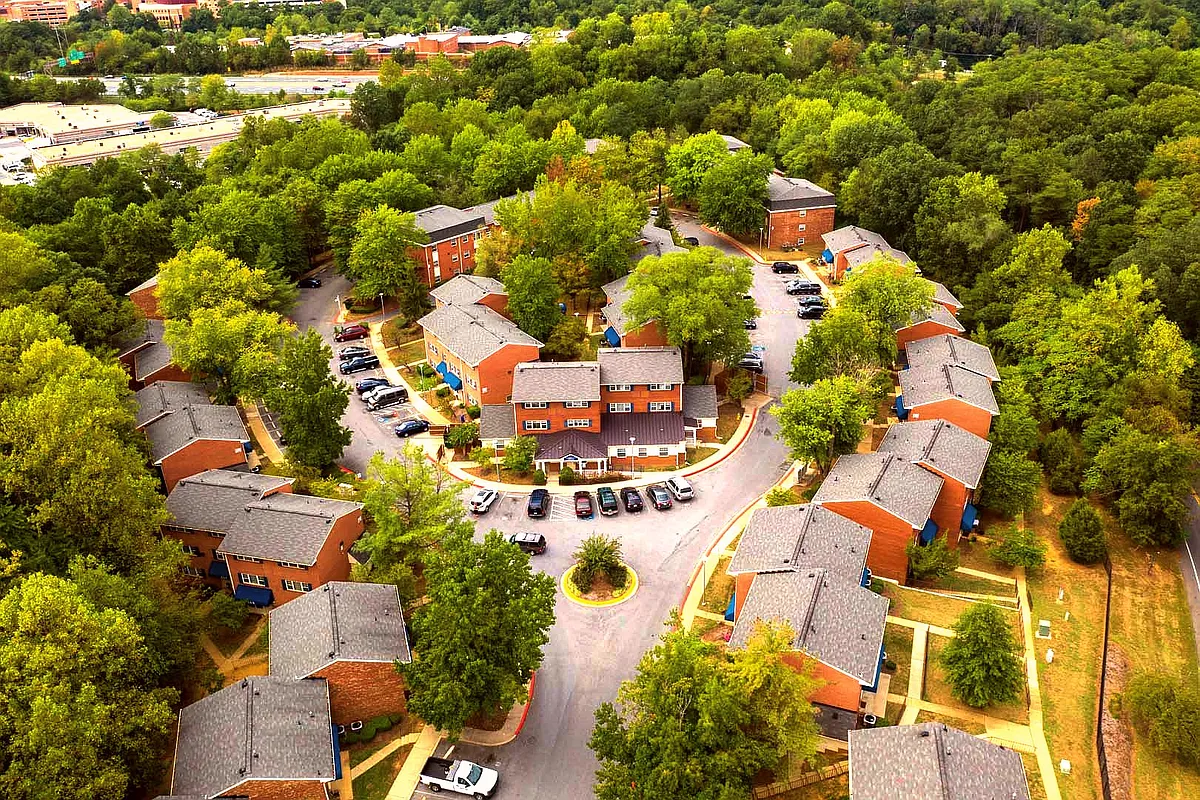 Building Photo - Admiral Oaks