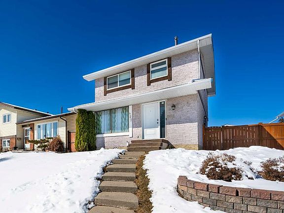 2nd image of 427 E Rundlelawn Way NE