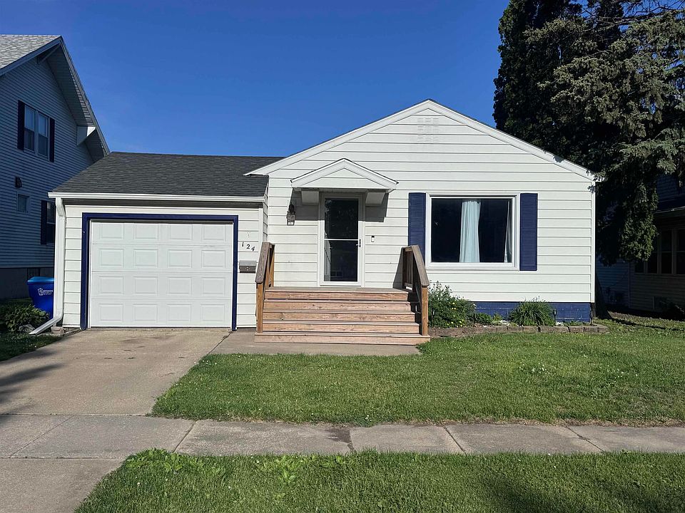 1st image of 124 7th Ave SE