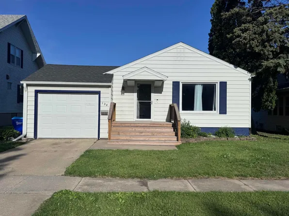 124 7th Ave SE, Oelwein, IA 50662