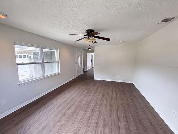 3rd image of 963 Sequoia Dr