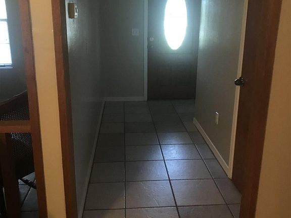 3rd image of 1213 Harley Cir
