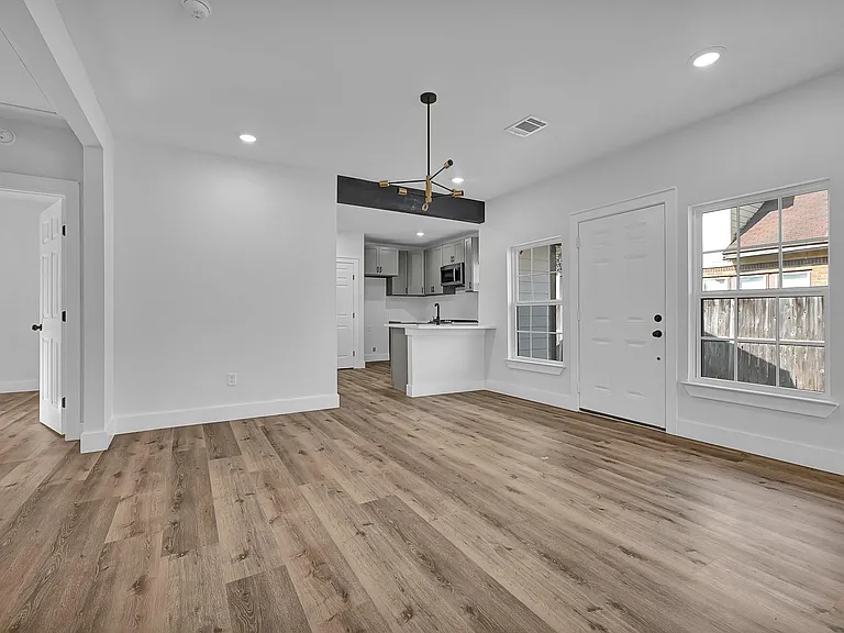 224 Everton St — Photo 4