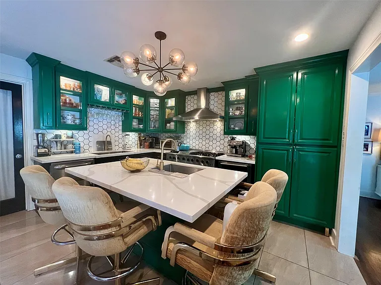 1806 W Clay St — Photo 3
