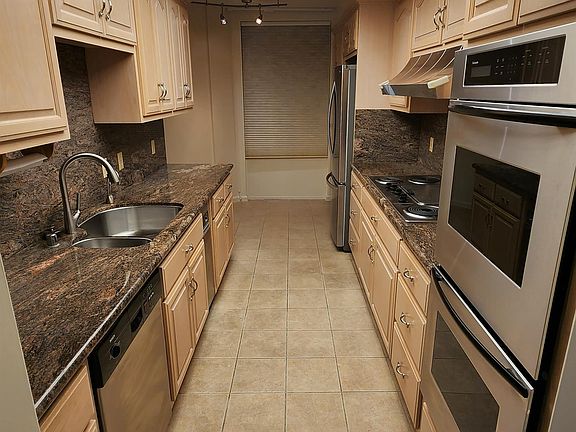 5th image of 555 Laurel Ave APT 112